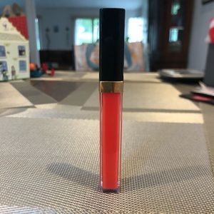 Chanel Rouge Coco Gloss 748